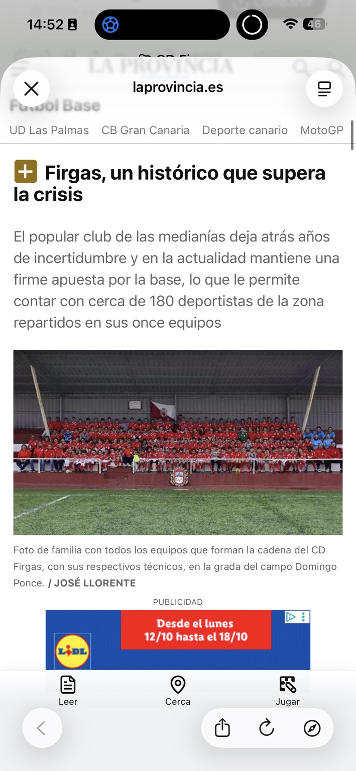 Equipos y técnicos del CD Firgas reunidos en las gradas del Domingo Ponce, en el reportaje de 2016